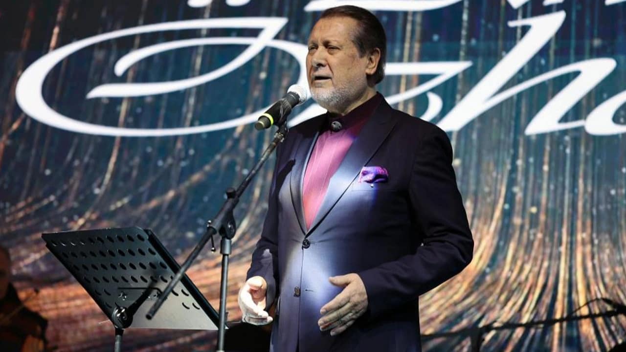Ahmet Özhan Menajeri 0532 404 66 63 - 0216 378 59 59 Ahmet Özhan'ın Menajeri'ne ulaşamak için Bemol Menajerlik ile iletişime geçiniz