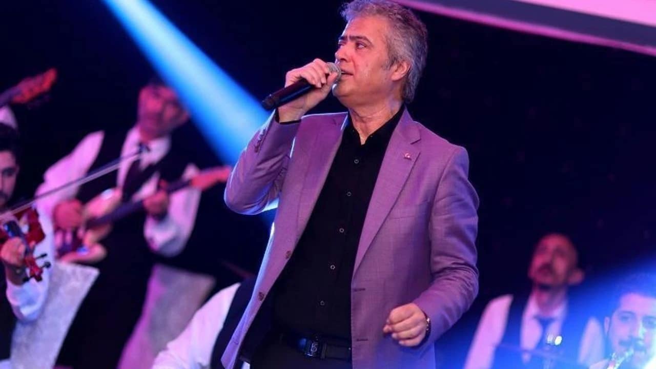 Cengiz Kurtoğlu Menajeri 0532 404 66 63 - 0216 378 59 59 Cengiz Kurtoğlu'nun Menajeri'ne ulaşamak için Bemol Menajerlik ile iletişime geçiniz