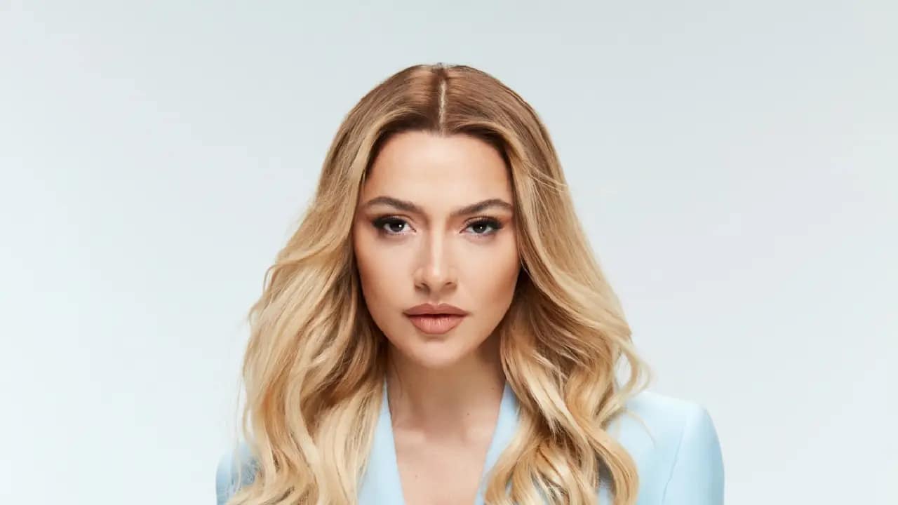 Hadise Menajeri Kimdir_ _ 0532 206 59 59 _ Booking